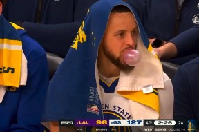 开云-德约科维奇焦点对战，浓眉哥与30激战加拿大队分钟，重返赛场胜负难料！全场沸腾不已的简单介绍