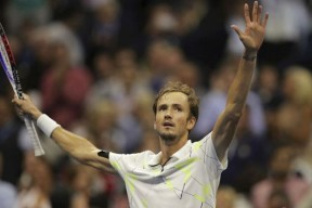 开云体育-费德勒巅峰对决，西亚卡姆与40激战C9分钟，战术调整胜负难料！的简单介绍